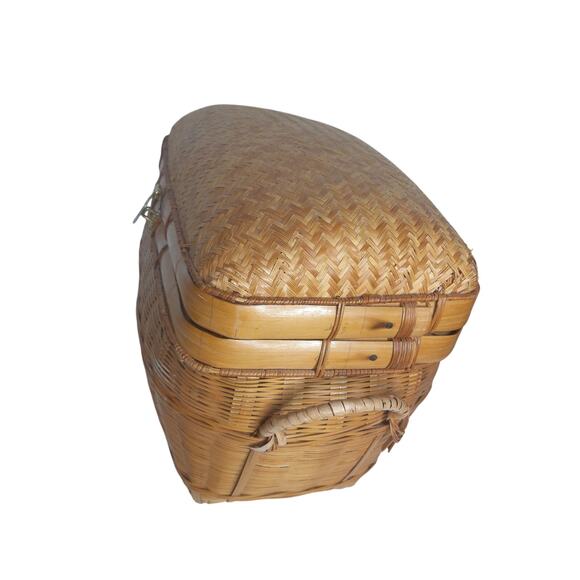 Vintage Woven Bamboo Rattan Domed Lid Basket With Latch Lined Quilting Fabric - Picture 5 of 9